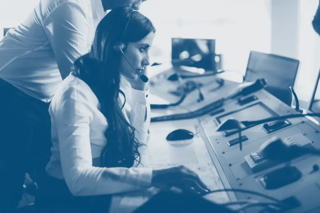 Flight scheduler managing operations at a dispatch desk
